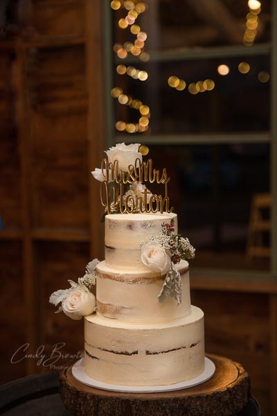 3 teir white wedding cake