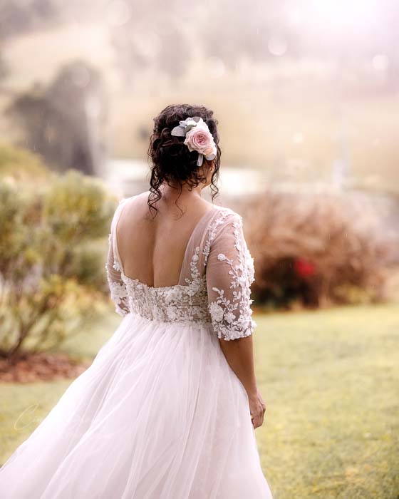 portrait of Bride from behind